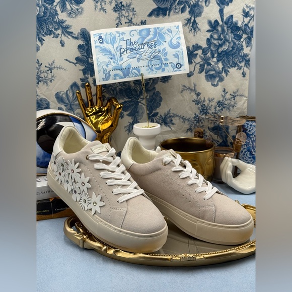🆕 KURT GEIGER LONDON 🧿NWOB Laney Flower Embellished Sneakers, Bone, Sz 40 US 9 - Picture 2 of 15
